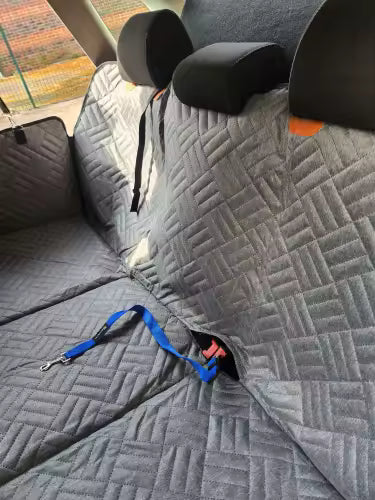 Plateforme voyage XL imperméable pour grand chien — utilisation en SUV avec deux chiens